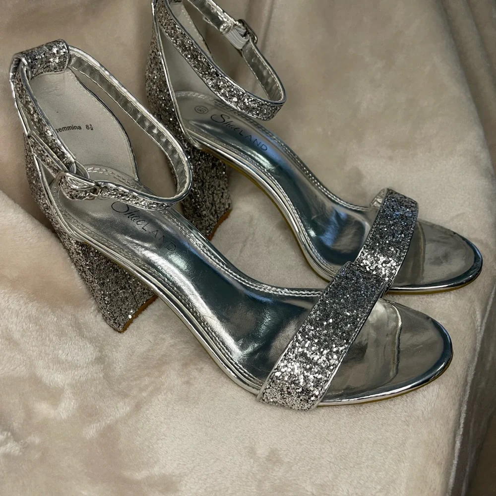 Silver‎ Glitter Classy block heel shoe